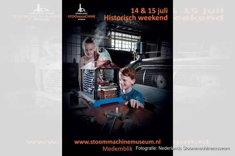 Oude ambachten en Westfriese sketches bij Stoommachinemuseum tijdens Historisch weekend.