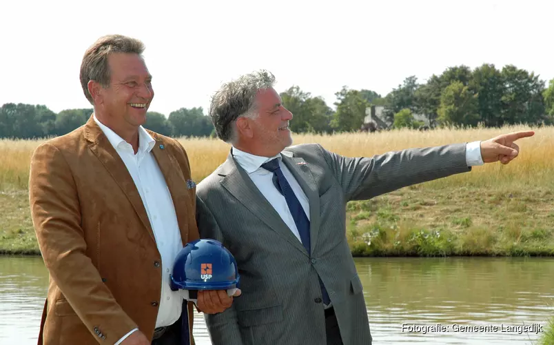 Gemeente Langedijk en USP Vastgoed tekenen grondverkoopovereenkomst