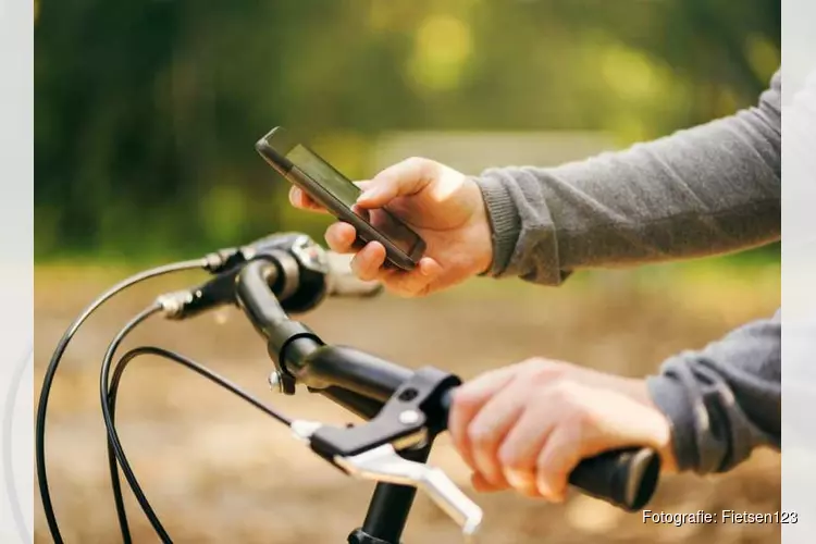 Minister maakt haast met appverbod op de fiets