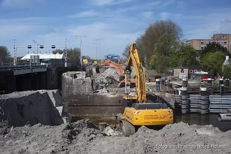 Leeghwaterbrug (N242) half jaar later opgeleverd