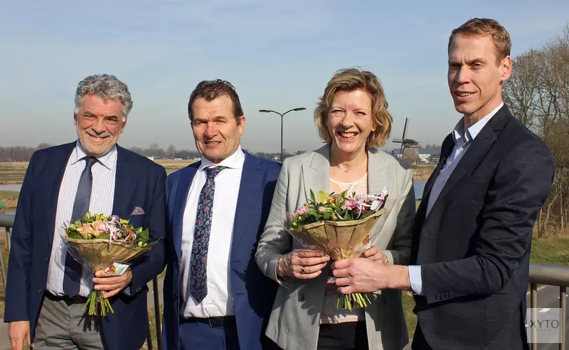 Langedijk en Heerhugowaard ondertekenen samenwerking ontwikkeling stationsgebied