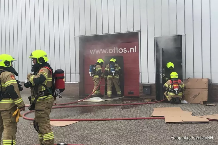 Brand in bedrijfspand Broek op Langedijk onder controle