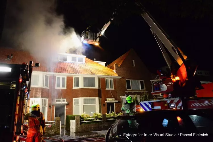 Brand in Alkmaarse woning onder controle: schade is groot