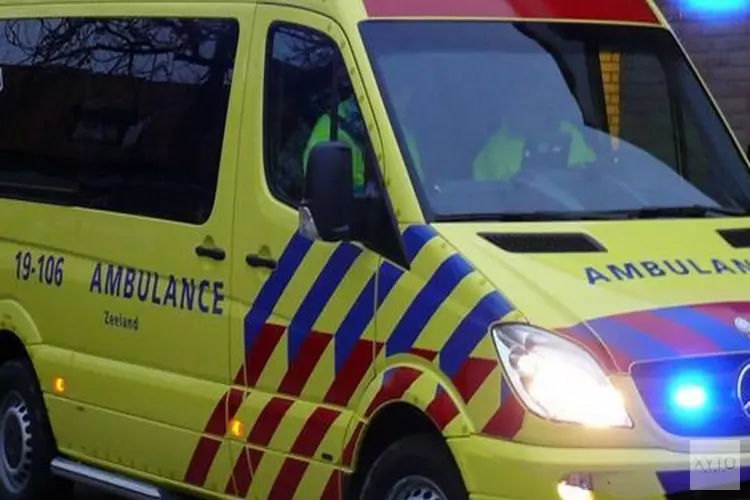 Spookrijder botst tegen auto in Oudkarspel, gewonde naar ziekenhuis