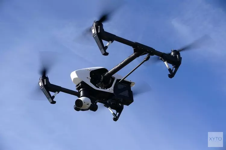 Drones gaan dit weekend controleren of mensen wel voldoende afstand houden