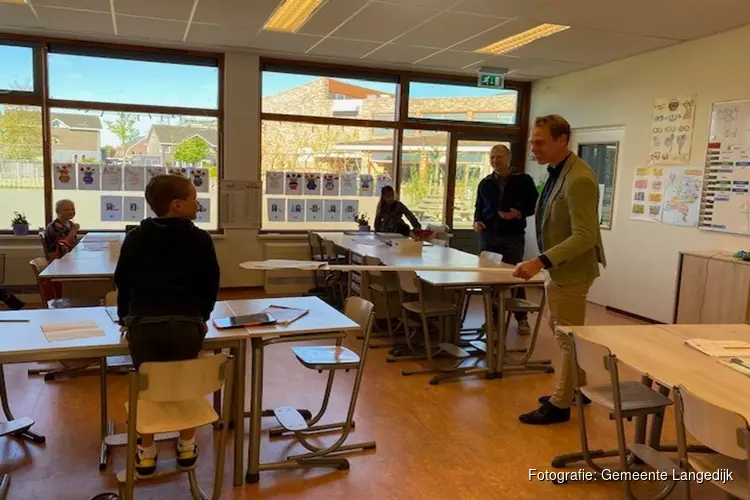Wethouder bezoekt schoolopvang Broek op Langedijk