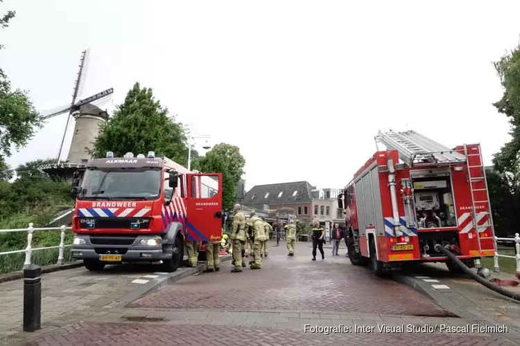 Grote brand in ondergrondse parkeergarage Alkmaar, hitte en rook bemoeilijken blussen