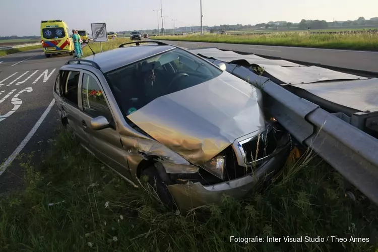 Drie gewonden bij eenzijdig ongeval N242