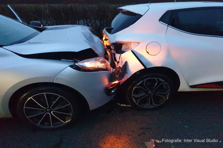 Botsing met vier auto&#39;s op de N245 in Alkmaar