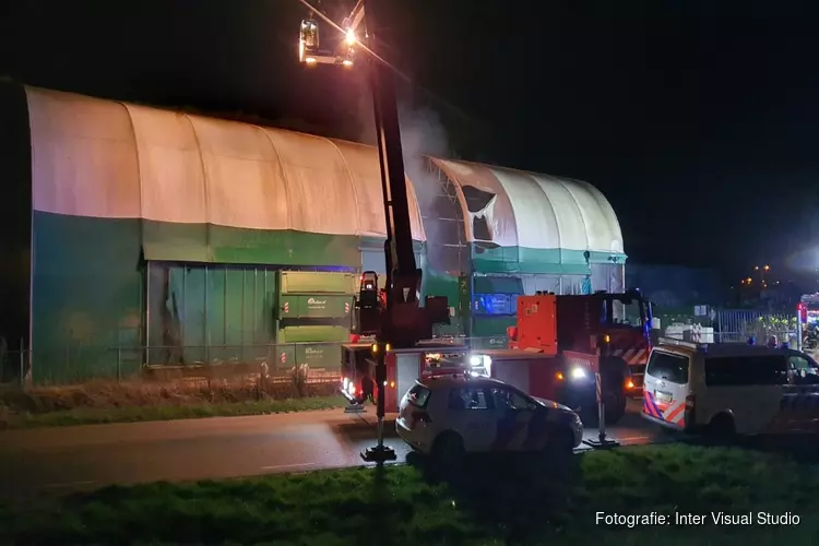 Grote brand in loods aan de Overtoom