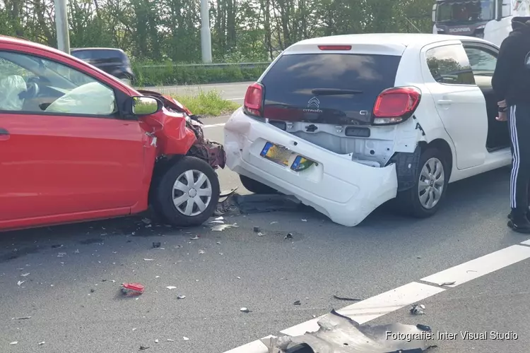 Veel schade bij kopstaartbotsing Nollenweg