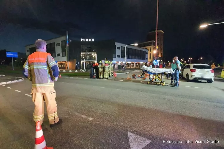 Auto op zijn kant na ongeval in Heerhugowaard, bestuurster gewond