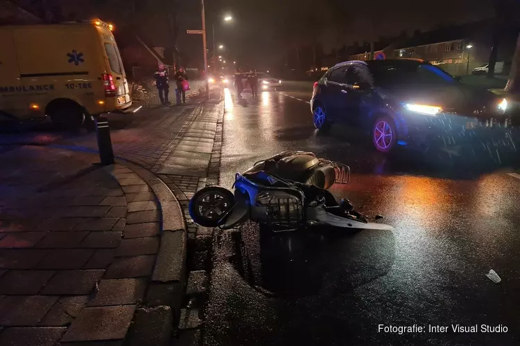 Scooterrijdster aangereden in Noord-Scharwoude