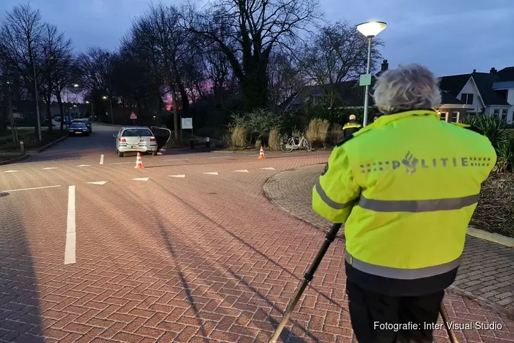 Fietser zwaargewond na aanrijding in Oudkarspel