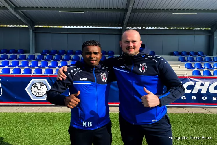 Ontwikkeling staat voorop bij jeugdtrainers Khalid en Jeffrey “Als speelsters debuteren in het eerste hebben wij het goed gedaan”