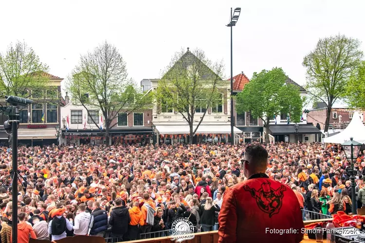 Waagplein wordt Koningsplein. Druk, maar vooral heel gezellig