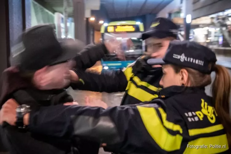 Bijna 13.000 keer geweld tegen politie in 2022