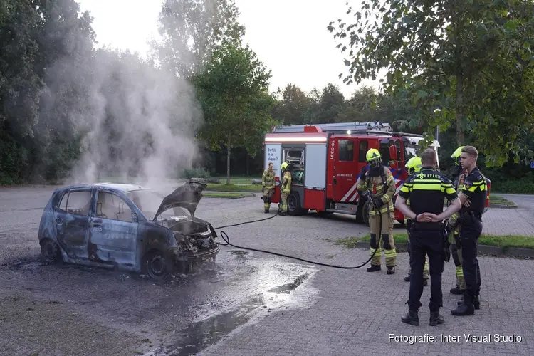 Auto in brand op parkeerplaats Geestmerambacht