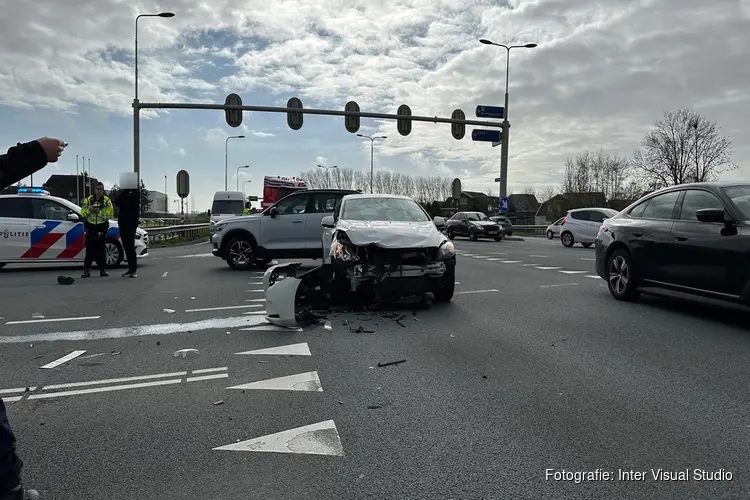 Motorrijder gewond op drukke kruising Heerhugowaard