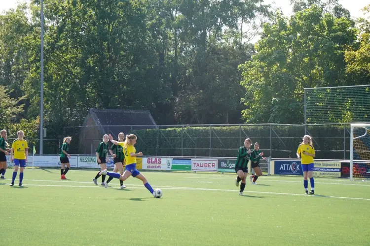 LSVV VR1 verliest openingsduel competitie