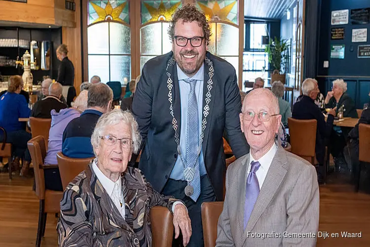 Dijk en Waard vol liefde: 25 echtparen vieren feest