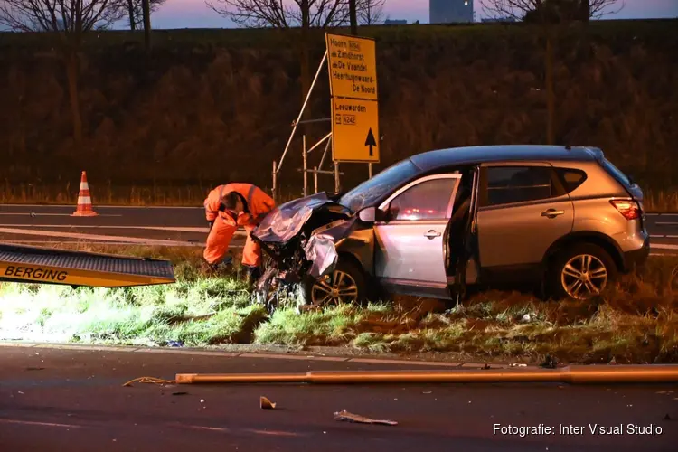 Automobiliste gewond bij ongeval tussen vrachtwagen en personenauto op N242