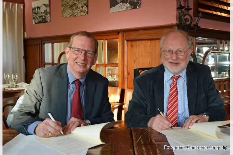 Hoogheemraadschap en gemeente Langedijk ondertekenen intentieovereenkomst om water beter te benutten