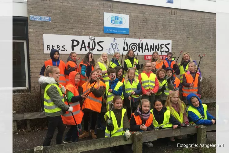 Lisa Vooijs uit groep 6A van de Paus Johannes School te Sint-Pancras heeft een spreekbeurt gehouden over de “plastic Soup”.