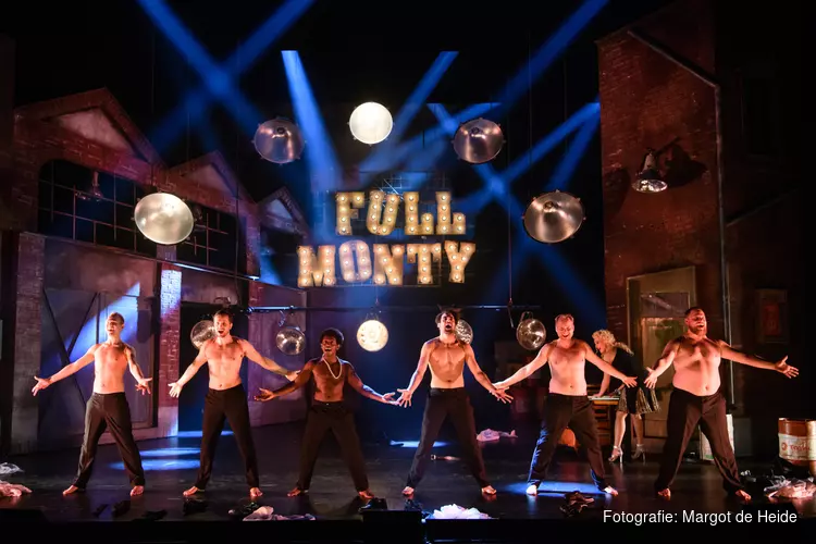 De temperatuur stijgt bij pikante musical &#39;The Full Monty&#39;